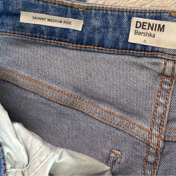Bershka Denim Skinny Medium Rise Distressed Jeans Size 4 - Picture 17 of 17
